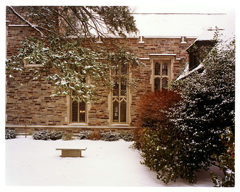 courtyard-snow.JPG (82038 bytes)